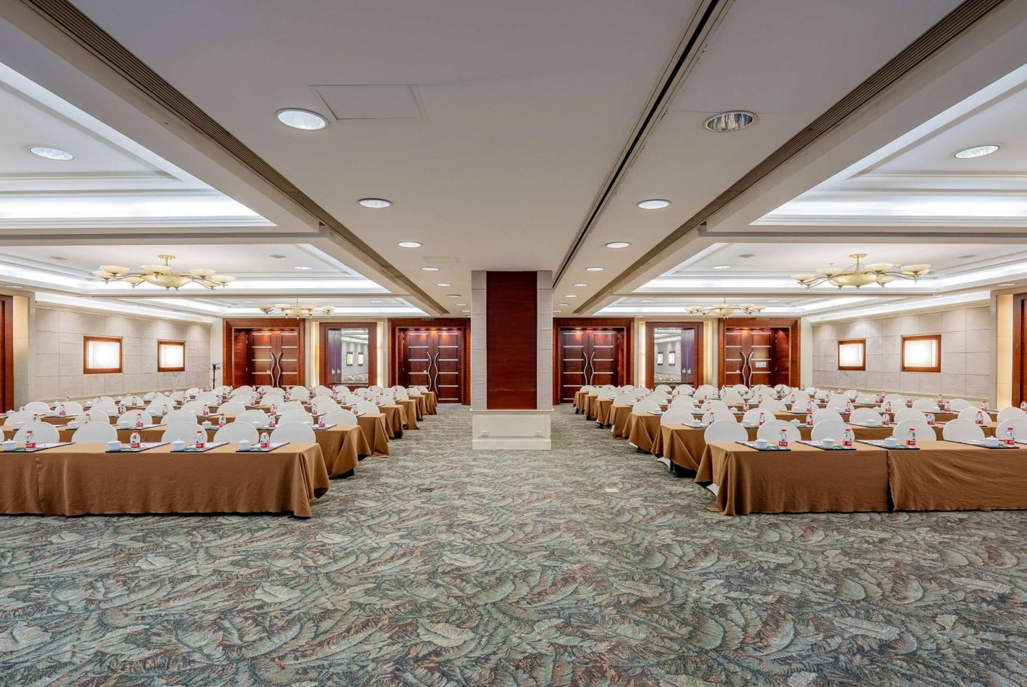 Ramada Beijing North Hotel Changping Bagian luar foto